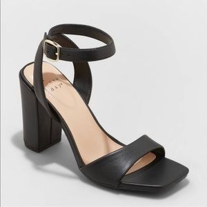 Block heel straps sandal